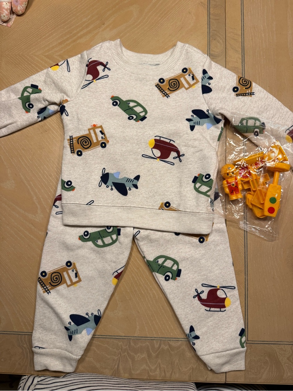 H&M Toddler Boy Vehicle
Sweatshirt & Jogger Set